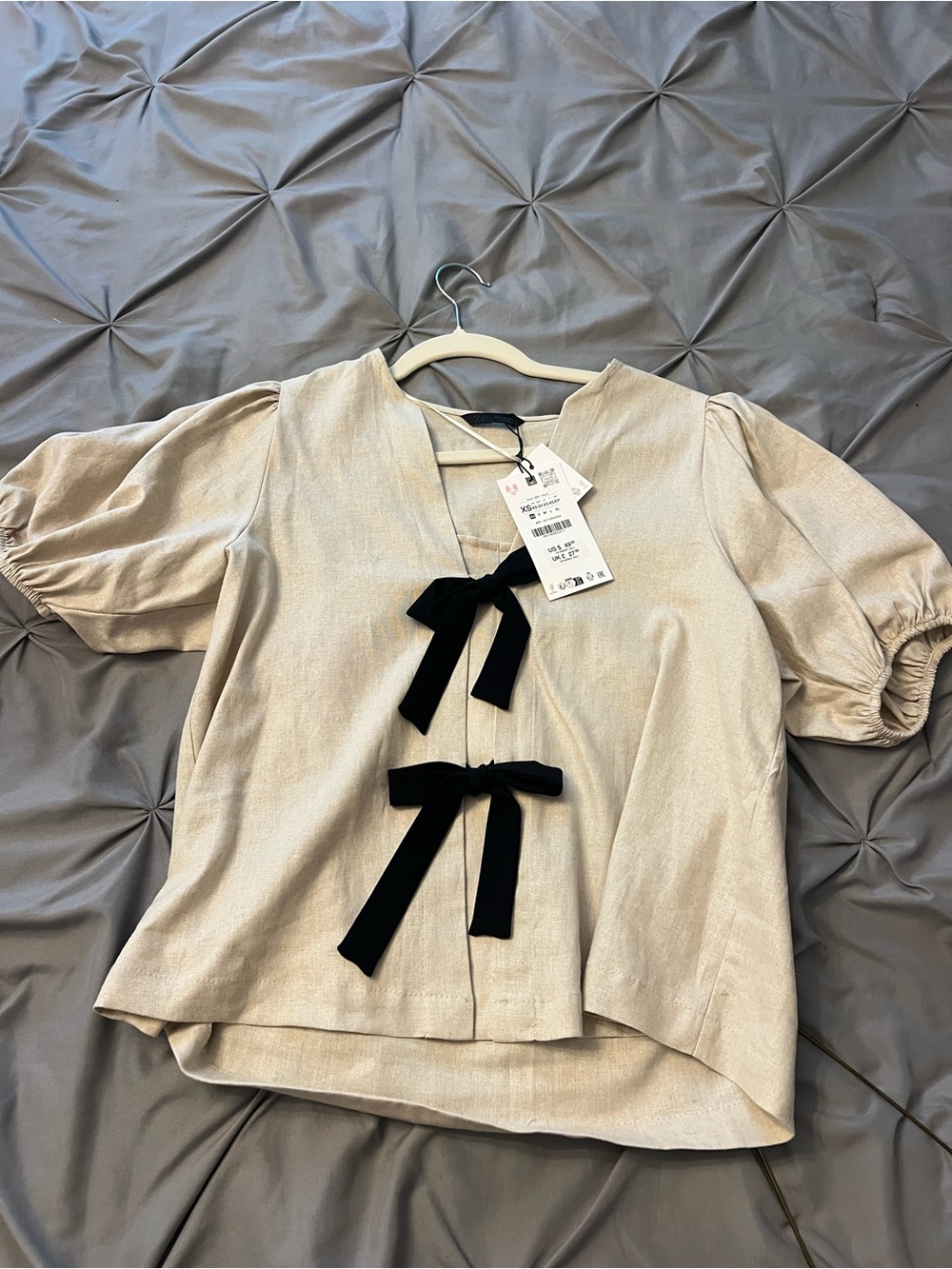 Zara Beige Puff Sleeve V-Neck Top with Black Bows